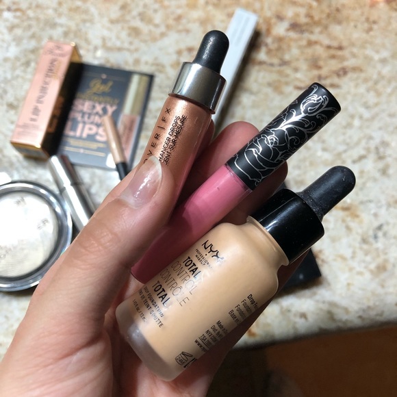 Makeup Bundle - Picture 4 of 6